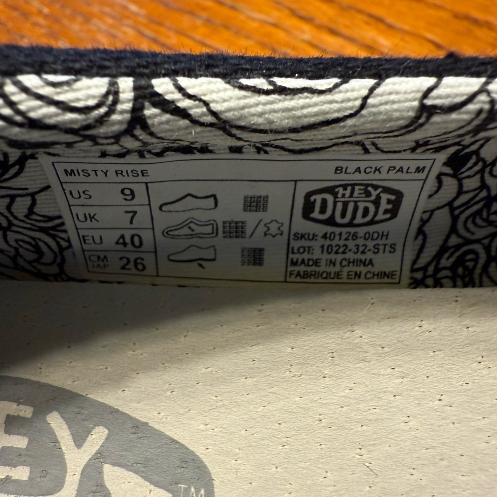 Hey Dude Misty Rise Black and White Women’s Slip-On Shoes size 9. - Picture 7 of 9
